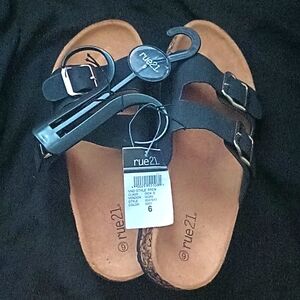 Rye 21 buckle sandals size 6✨✨